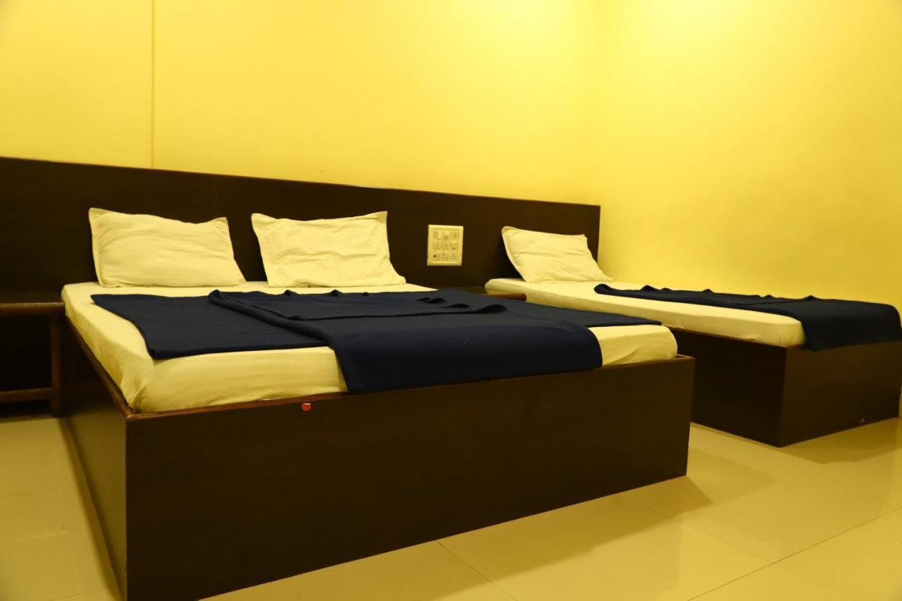 Sai Madhavi Palace Hotel Shirdi Extérieur photo